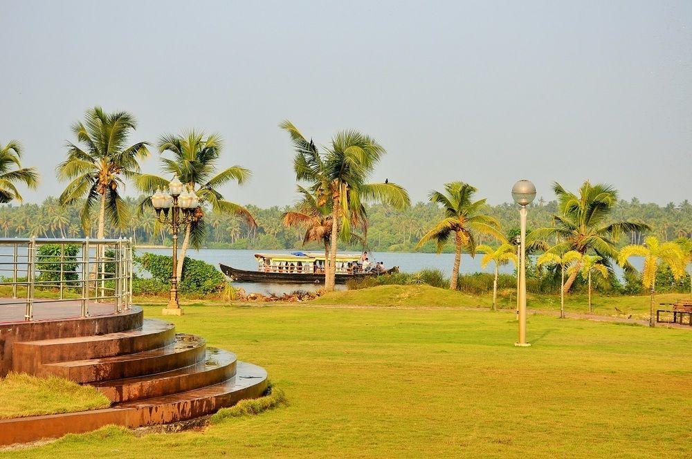 Lake Palace Trivandrum Hotel Vettutura Exterior foto