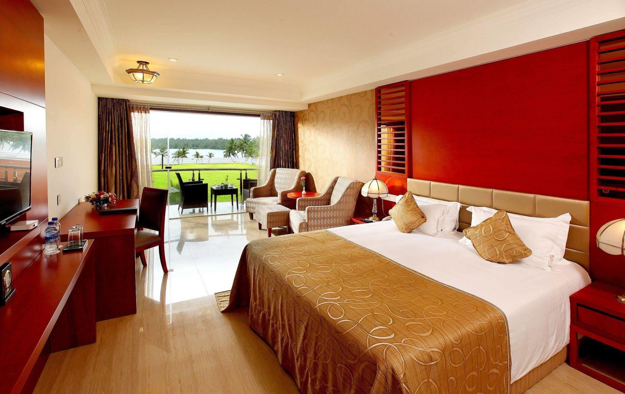 Lake Palace Trivandrum Vettutura Exterior foto